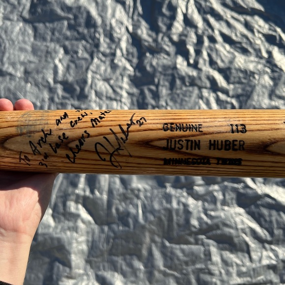 MLB Other - Vintage MLB JUSTIN HUBER MINNESOTA TWINS Autographed Baseball Bat Game Used